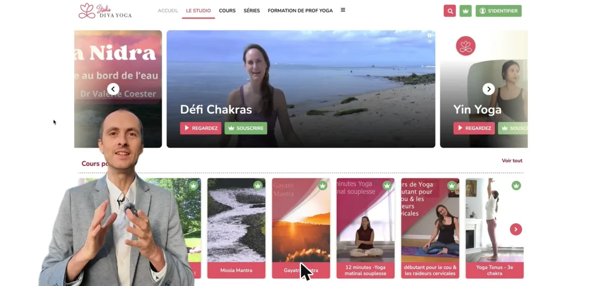 Sébastien Gourrier, en incrustation, présente le catalogue de cours du Studio Diva Yoga : Défi Chakras, Yin Yoga, Moola Mantra.
